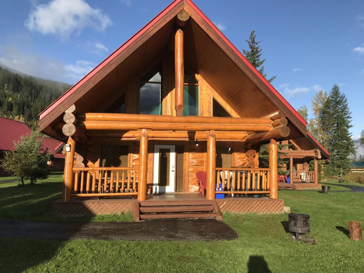 Yoho Chalets Villa Golden Exterior photo